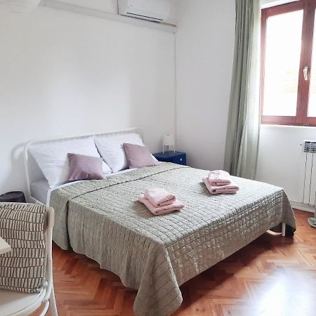 Apartment Nino In Pula Bagian luar foto