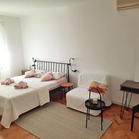 Apartment Nino In Pula Bagian luar foto