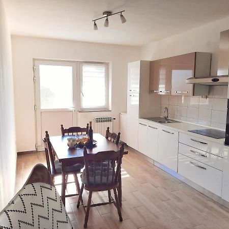 Apartment Nino In Pula Bagian luar foto