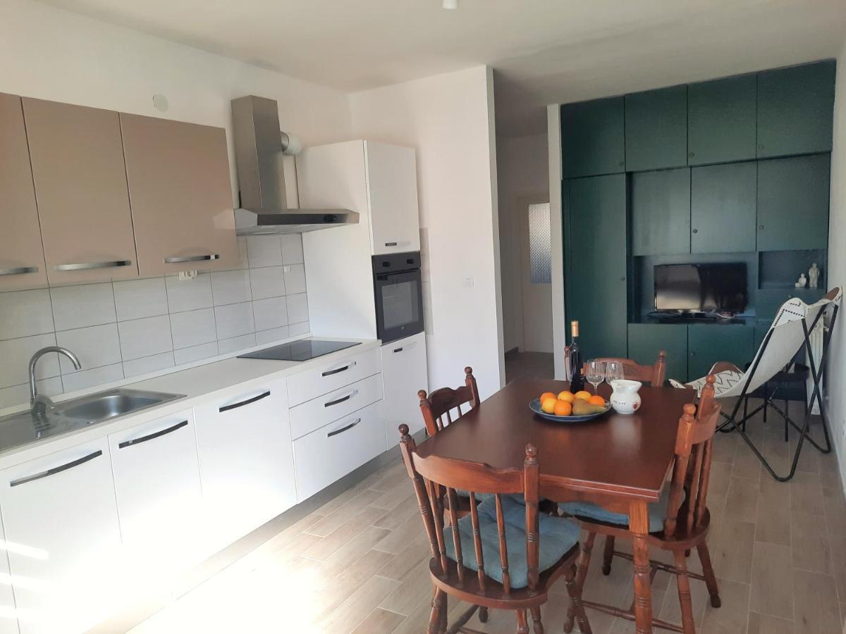 Apartment Nino In Pula Bagian luar foto